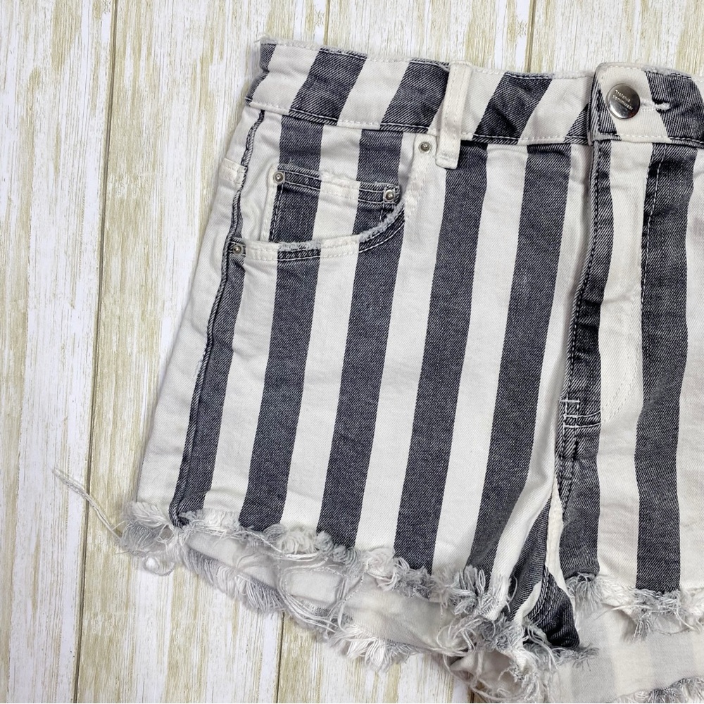 Zara Black & White Striped High Waisted Denim Jean Shorts - Picture 2 of 5